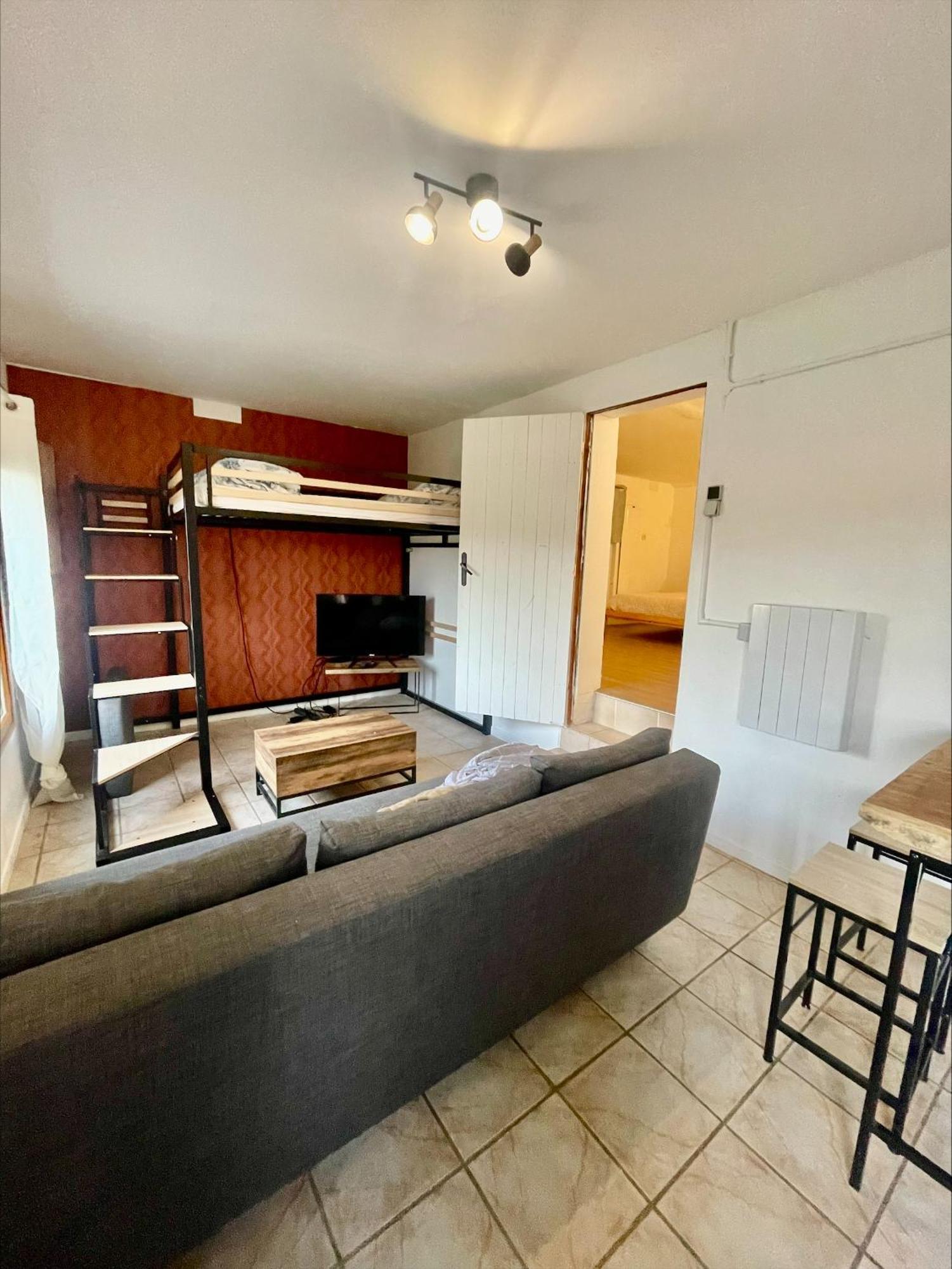 Logement En Rez De Jardin Guerard Экстерьер фото